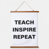 Teach Inspire Repeat モダンデザイン 吊り下げ型タペストリー (正面)