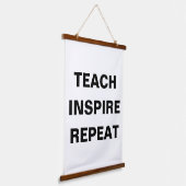 Teach Inspire Repeat モダンデザイン 吊り下げ型タペストリー (傾斜あり)