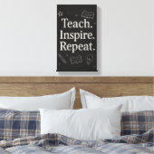 Teach Inspire Repeat – Bold Chalkboard Teacher's キャンバスプリント (インサイチュ (寝室))