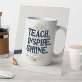 Teach. Inspire. Shine. 先生用マグカップ 台座サイン (インサイチュ)
