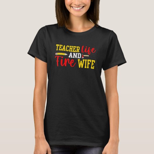 Teacher And Firefighter Wife Funny Womens Fire Wif Tシャツ (正面)