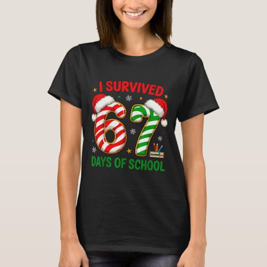 Teacher Christmas Funny Meme I Survived 67 Days Of Tシャツ (正面)