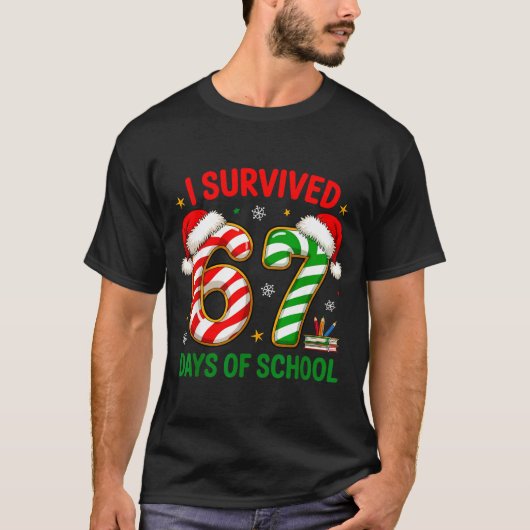 Teacher Christmas Funny Meme I Survived 67 Days Of Tシャツ (正面)
