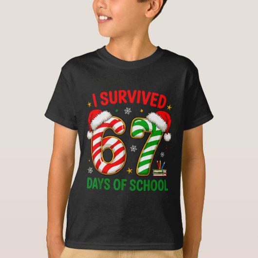 Teacher Christmas Funny Meme I Survived 67 Days Of Tシャツ (正面)