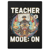 Teacher Mode: ON – Funny Owl Teacher Design クリップボード (裏面)