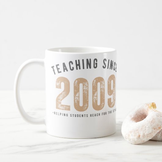 Teacher Mug | Teaching Since 2009 コーヒーマグカップ (ドーナツ)