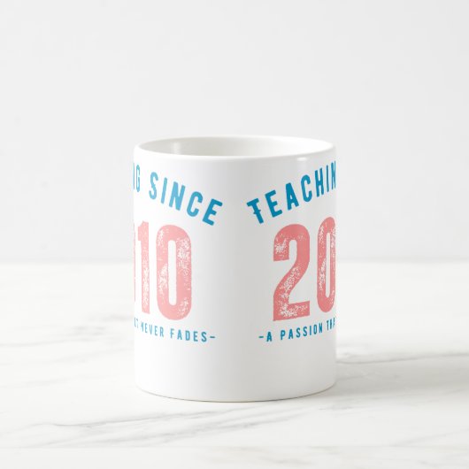 Teacher Mug | Teaching Since 2010 コーヒーマグカップ (中央)