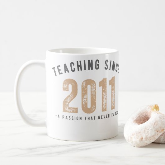 Teacher mug | Teaching since 2011 コーヒーマグカップ (ドーナツ)