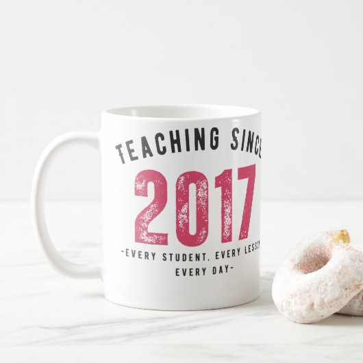 Teacher Mug | Teaching Since 2017 コーヒーマグカップ (ドーナツ)