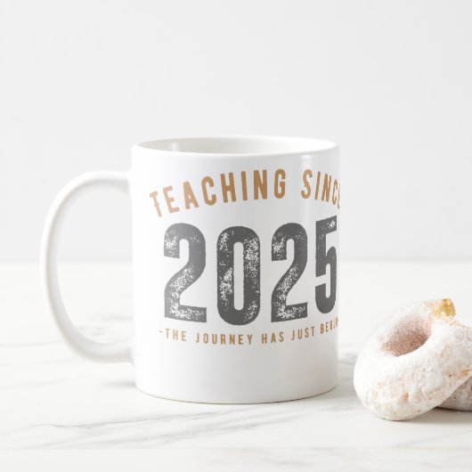 Teacher Mug | Teaching Since 2025 コーヒーマグカップ (ドーナツ)
