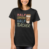 Teacher Quote Sarcastic half coffee half teacher Tシャツ (正面)