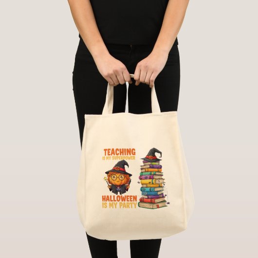 Teaching Is My Superpower – ハロウィンの魔女の先生 トートバッグ (正面(商品))