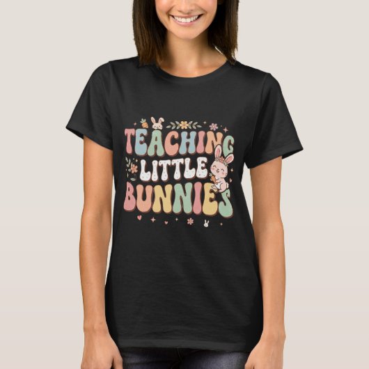 Teaching Little Bunnies Easter Teacher Shirt Tシャツ (正面)