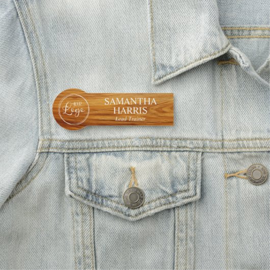 Teak Wood Image Logo White Text 名札 (インサイチュ)