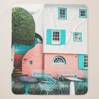 TEAL AND GRAY TABLE AND BENCH BESIDE WHITE AND ORA シェルパブランケット