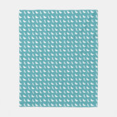 Teal and White Butterfly and Dragonfly Pattern フリースブランケット (正面)