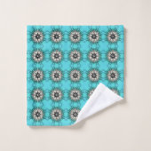 teal towels featuring a black and white geometric バスタオルセット (ウォッシュタオル)
