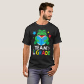Team 1st Grade Reading Frog Back To School Book Tシャツ (正面フル)