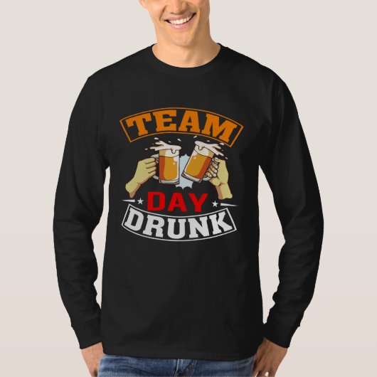 Team Day Drunk Beer Garage Day Drinker Tシャツ (正面)