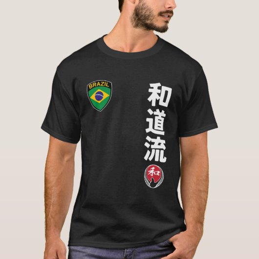 Team Karate Wado Ryu Brazil Flag Kanji Japanese Ma Tシャツ (正面)