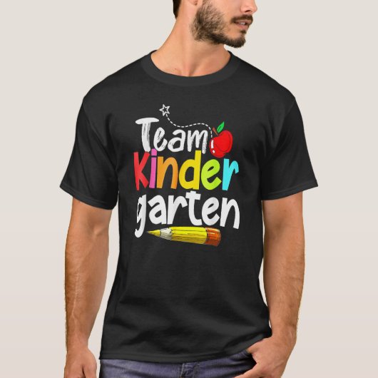 Team Kindergarten Happy Back To School Teacher Stu Tシャツ (正面)