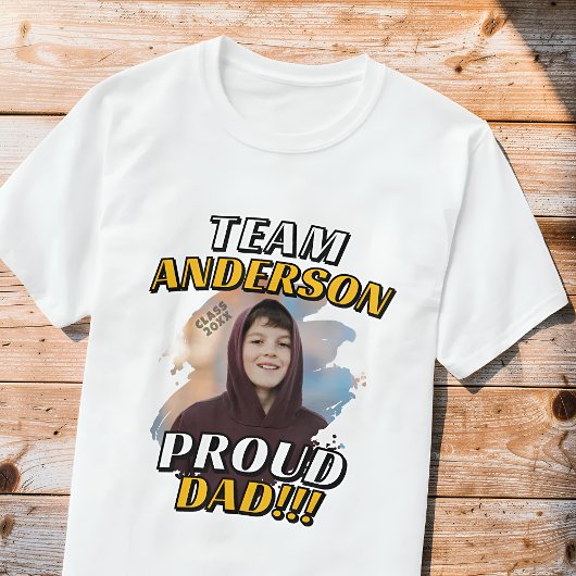 Team [Last Name] Proud Dad Graduation Photo Tシャツ