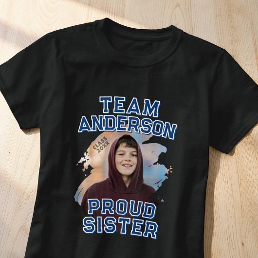 Team [Last Name] Proud Sister Graduation Photo Tシャツ