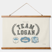 Team Logan Gilmore Girls Design 吊り下げ型タペストリー (正面)