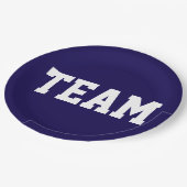 TEAM Sporty Athletic White Text On Deep Navy Blue ペーパープレート (アングル)
