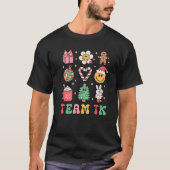 Team TK Teacher Daisy Smile Face Christmas Tree Ca Tシャツ (正面)