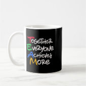 Team Together Everyone Achieves More Teamwork Moti コーヒーマグカップ (左)