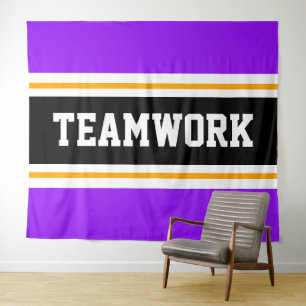 TEAMWORKスポーティパープル白黒レースストライプ タペストリー