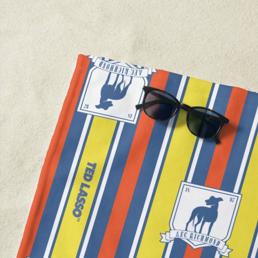 Ted Lasso | AFC Richmond Logo Stripe Pattern ビーチタオル (インサイチュ)