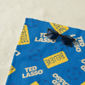 Ted Lasso | Believe Sign and Ball Toss Pattern ビーチタオル (インサイチュ)