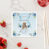 Teddy Bearが青い少年の赤ちゃんシャワーを心待ちにできる スタンダードカクテルナプキン (インサイチュ)