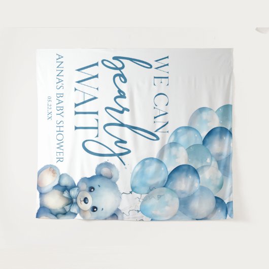 Teddy Bear Blue我々は赤ちゃんシャワーを待つことができる タペストリー (正面(横))