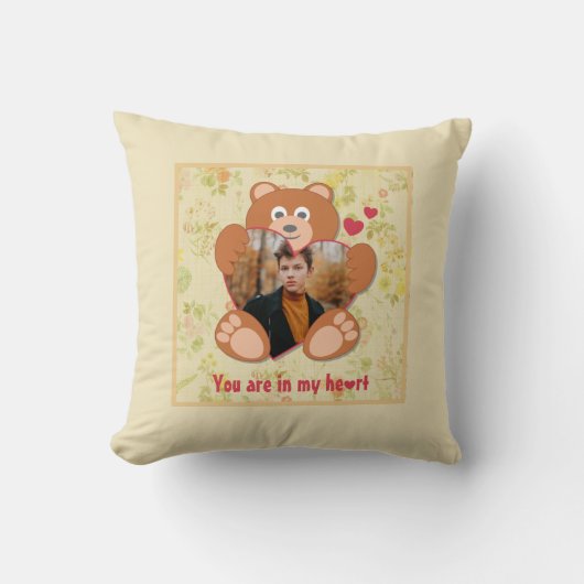 Teddy Bear Holdingハート写真バレンタインデー クッション (正面)