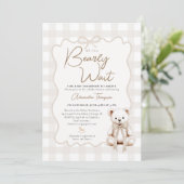 Teddy Bow Neutral Gingham Bearly Wait Baby Shower 招待状 (スタンド正面)