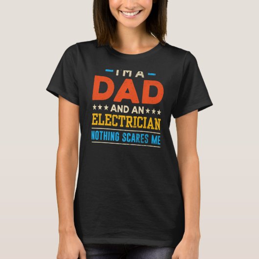 Tee 男性へ Father私はパパで電気技師だ Tシャツ (正面)
