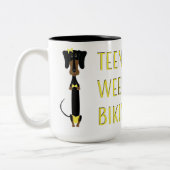 Teenieのウインナソーセージのビキニのダックスフント ツートーンマグカップ (左)