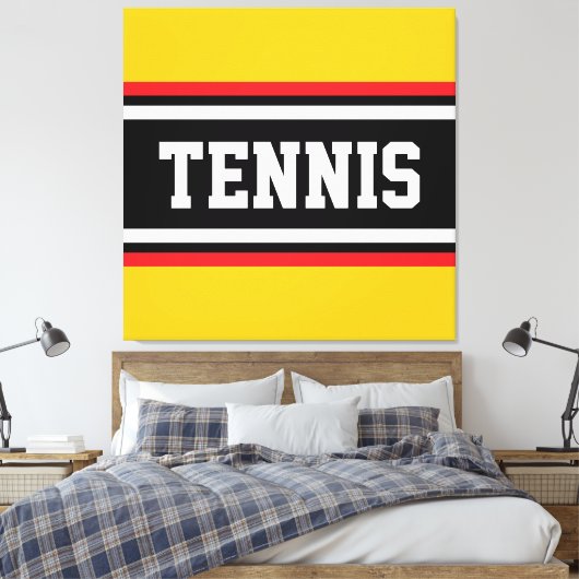 TENNIS 太字の明るい黄色 赤 黒 白のストライプ キャンバスプリント (インサイチュ (寝室))