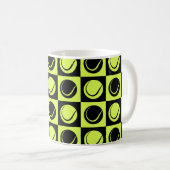 Tennis Ball Checkered Seamless Pattern コーヒーマグカップ (正面右)