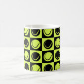 Tennis Ball Checkered Seamless Pattern コーヒーマグカップ (中央)