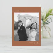 Terracottaミニマルエレガントリスト写真日付を保存 招待状 (スタンド正面)