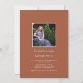 Terracottaモダンスエレガントト卒業写真 案内状 (裏面)