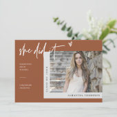 Terracotta Boho彼女はそれをやったグラードパーティー写真 招待状 (スタンド正面)