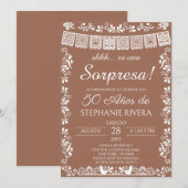 Terracotta Papel Picado Surprise 50th Birthday 招待状 (正面/裏面)