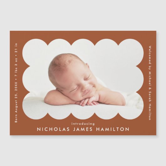 Terracotta Scalloped Photo Birth Announcement (正面)