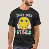 Test Day Vibes You Got This Retro Groovy Testing D Tシャツ (正面)