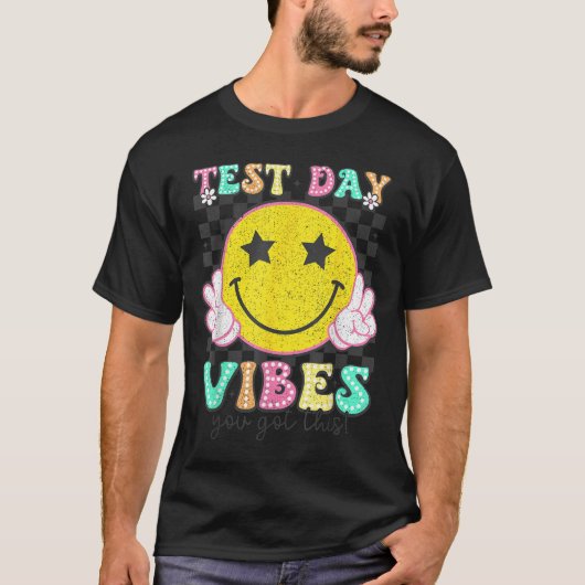Test Day Vibes You Got This Retro Groovy Testing D Tシャツ (正面)